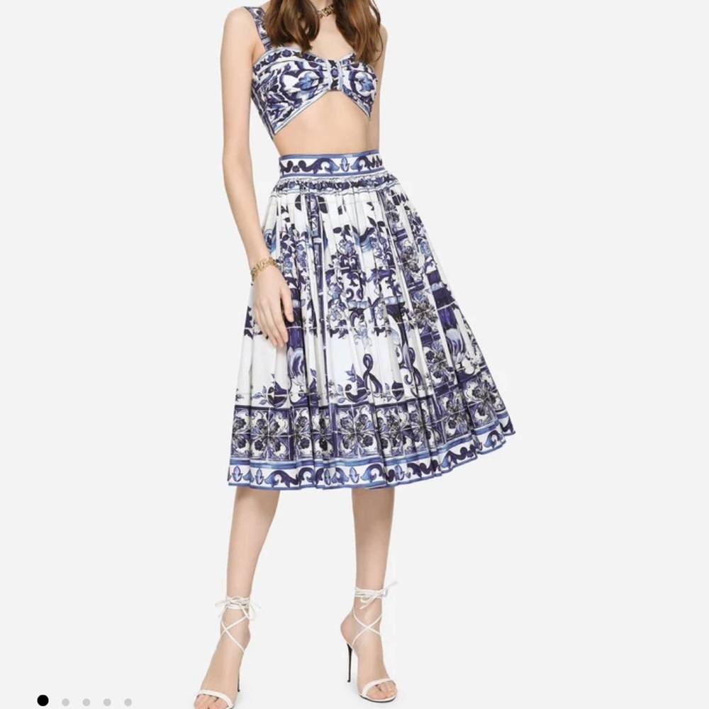 BRAND NEW! Never worn Dolce & Gabbana Poplin midi skirt with majolica print